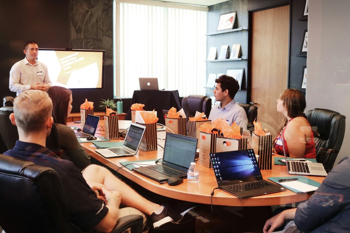 Globixs consulting team collaborating on AI strategy